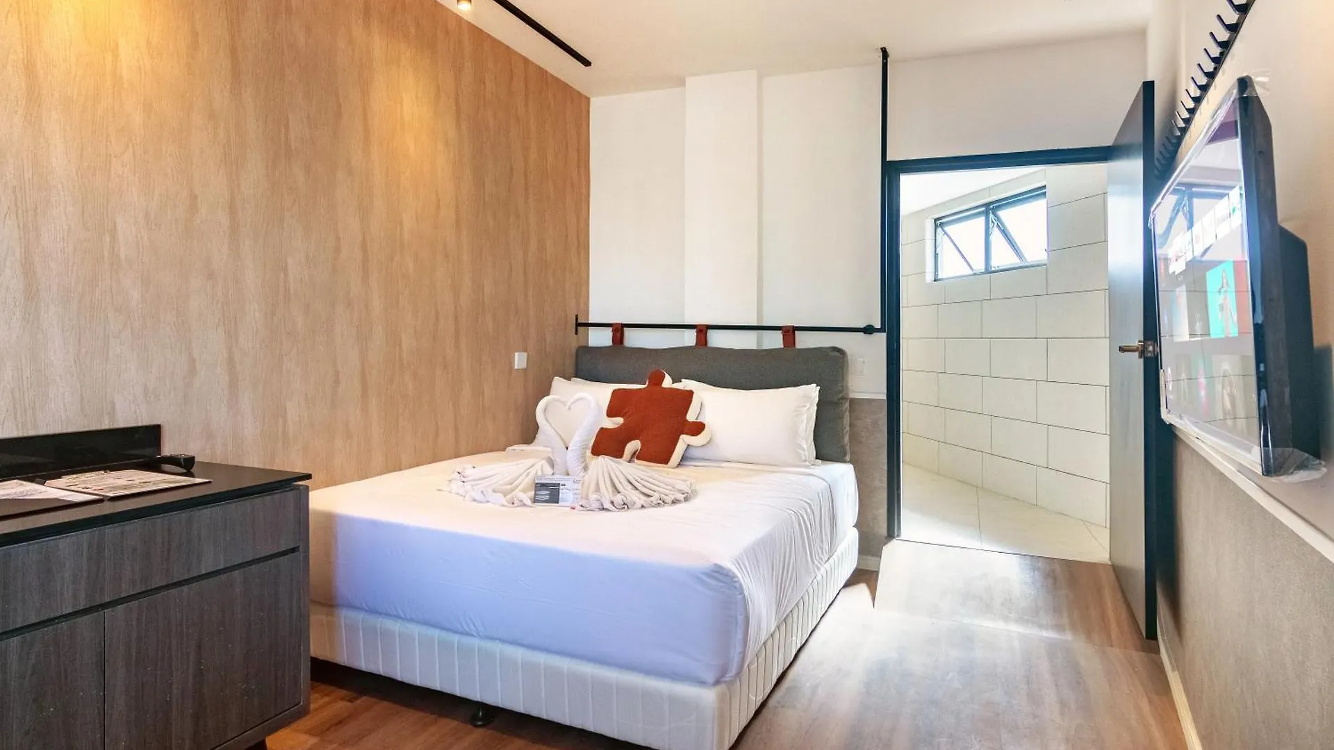 Bagan Suite バターワース